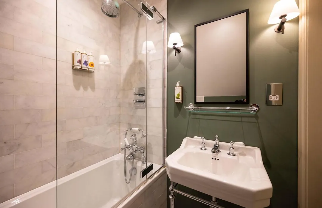 The Bottle & Glass Inn - Barn View - Room 2-1